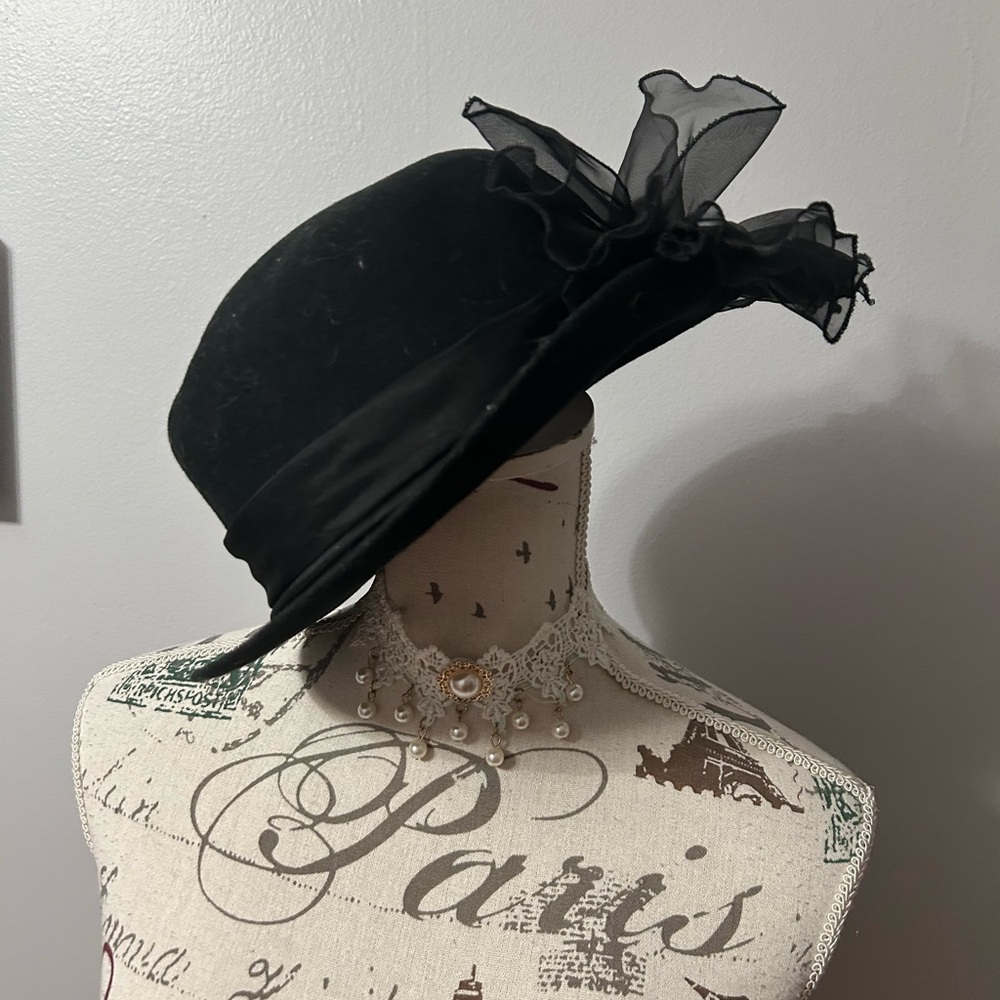 Chic Black Women's Hat with Ribbon Detail